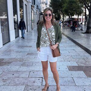 Cabi 6725 Sightseeing Top Spring 2025 Small NWT